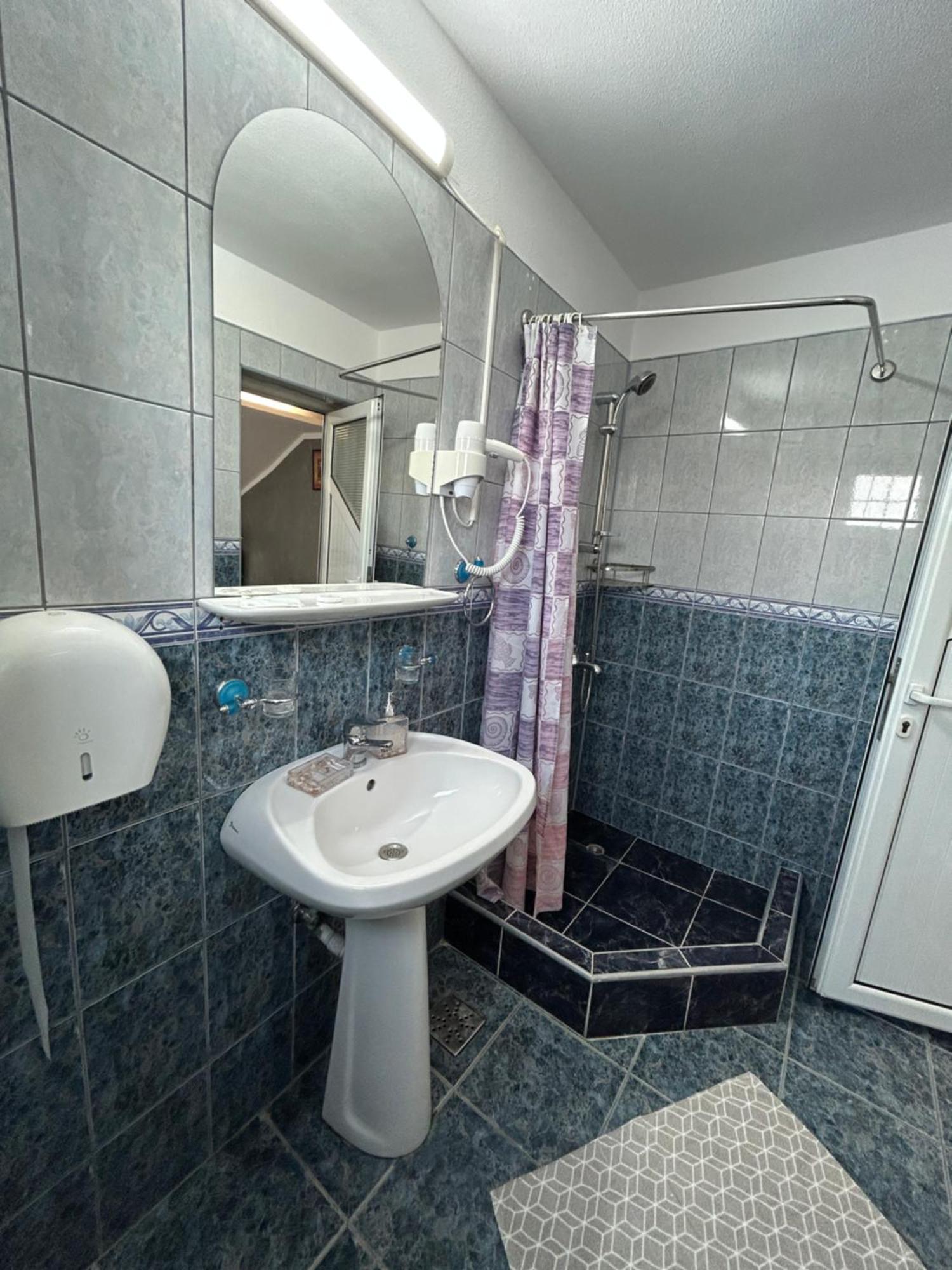 Pensiunea Cornelius Piatra Neamţ Exterior foto