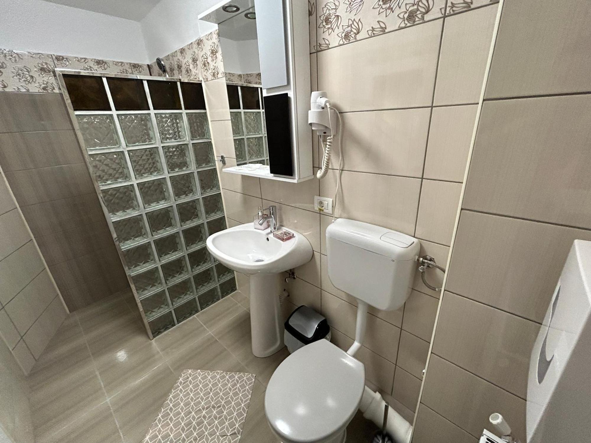 Pensiunea Cornelius Piatra Neamţ Exterior foto